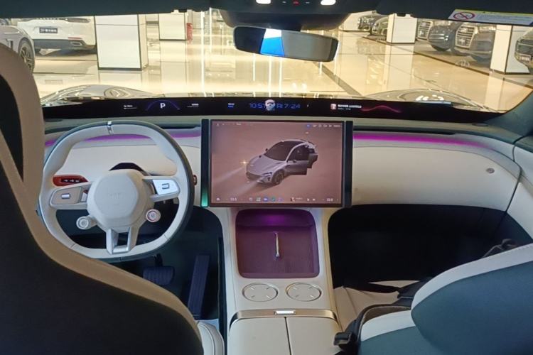 Used Xiaomi Auto YU7 2025 Ultra-Long Range High-Performance All-Wheel-Drive Max Edition Center Console