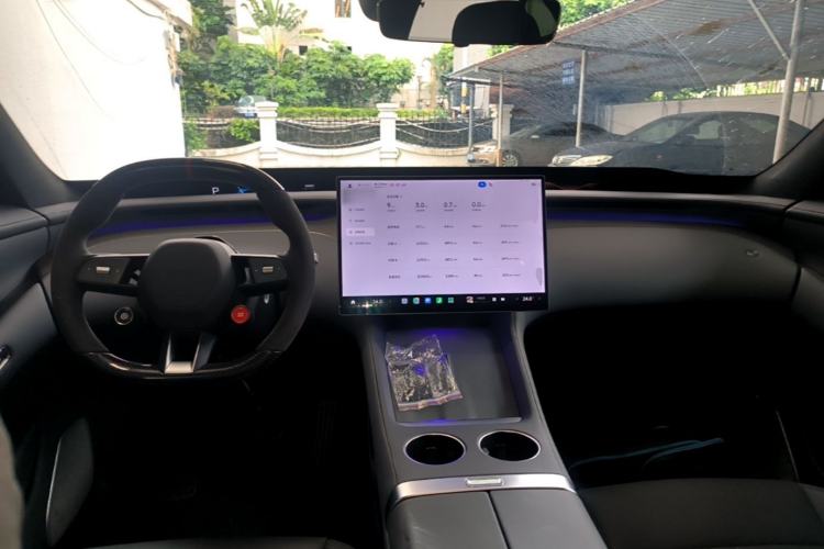 Used Xiaomi Auto YU7 2025 Ultra-Long Range High-Performance All-Wheel-Drive Max Edition Center Console