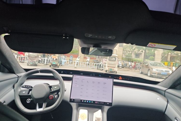 Used Xiaomi Auto YU7 2025 Ultra-Long Range High-Performance All-Wheel-Drive Max Edition Center Console