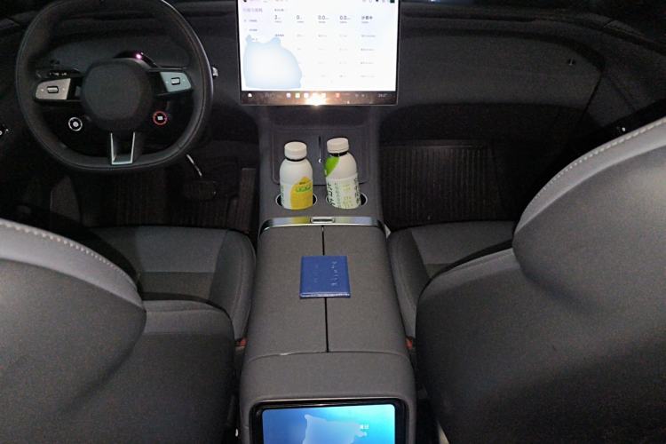 Used Xiaomi Auto YU7 2025 Ultra-Long Range Rear-Wheel Drive Version Center Console