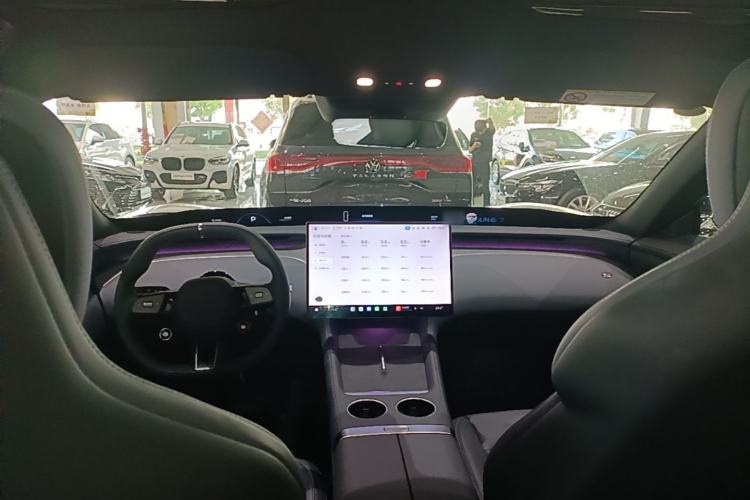 Used Xiaomi Auto YU7 2025 Ultra-Long Range Rear-Wheel Drive Version Center Console