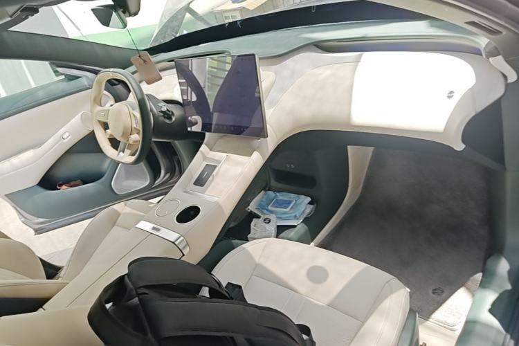 Used Xiaomi Auto YU7 2025 Ultra-Long Range Rear-Wheel Drive Version Center Console