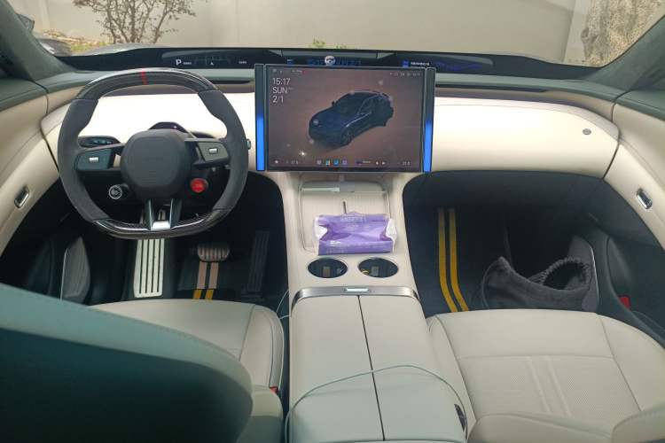 Used Xiaomi Auto YU7 2025 Ultra-Long Range High-Performance All-Wheel-Drive Max Edition Center Console