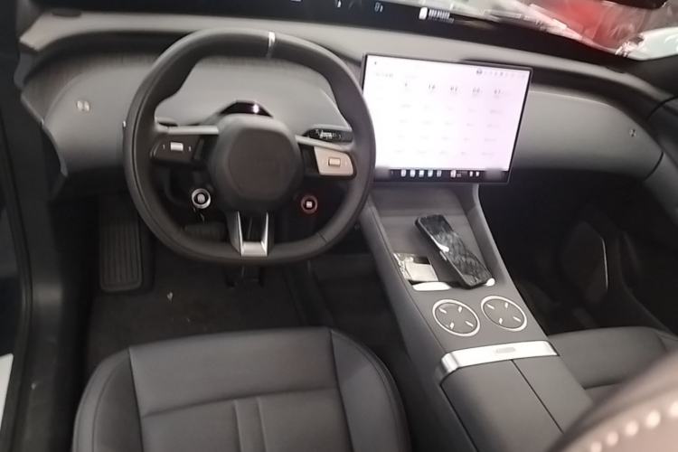 Used Xiaomi Auto YU7 2025 Ultra-Long Range Rear-Wheel Drive Version Center Console