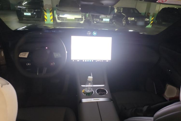 Used Xiaomi Auto YU7 2025 Ultra-Long Range High-Performance All-Wheel-Drive Max Edition Center Console