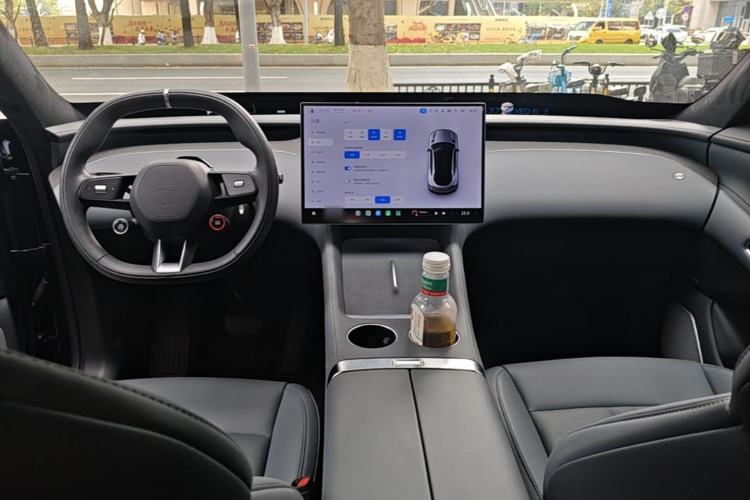 Used Xiaomi Auto YU7 2025 Ultra-Long Range High-Performance All-Wheel-Drive Max Edition Center Console