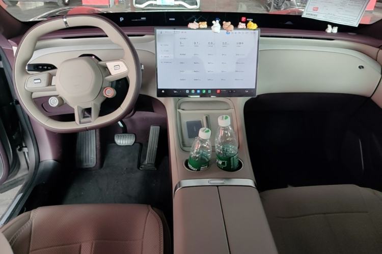 Used Xiaomi Auto YU7 2025 Ultra-Long Range Rear-Wheel Drive Version Center Console