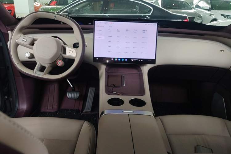 Used Xiaomi Auto YU7 2025 Ultra-Long Range High-Performance All-Wheel-Drive Max Edition Center Console