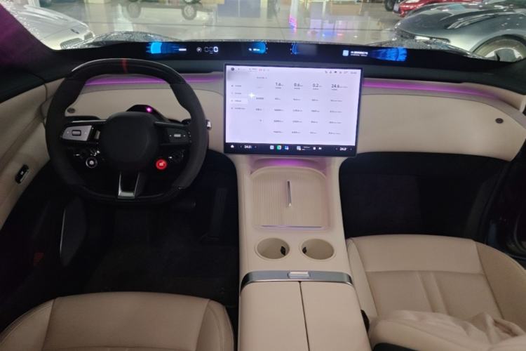 Used Xiaomi Auto YU7 2025 Ultra-Long Range High-Performance All-Wheel-Drive Max Edition Center Console
