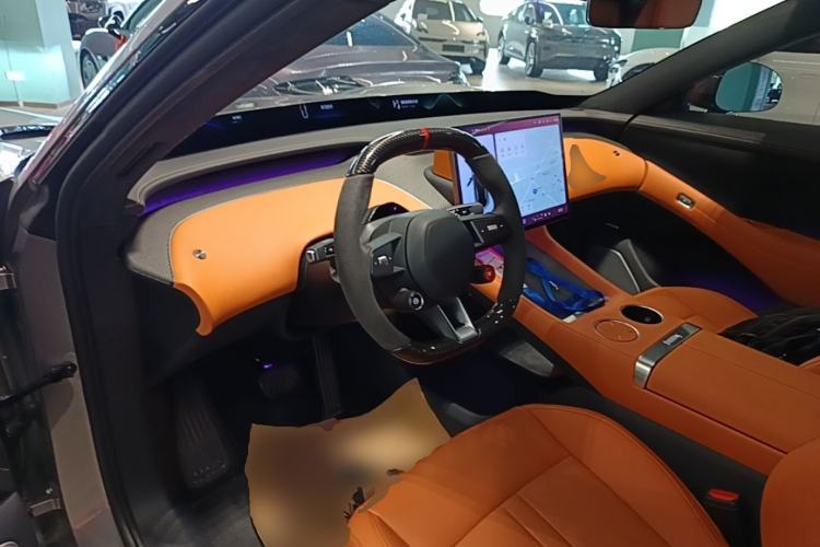 Used Xiaomi Auto YU7 2025 Ultra-Long Range High-Performance All-Wheel-Drive Max Edition Center Console