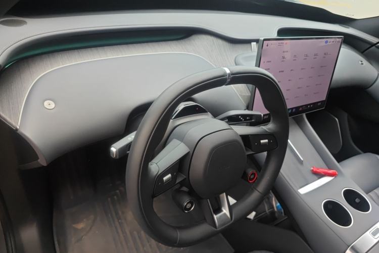 Used Xiaomi Auto YU7 2025 Ultra-Long Range Rear-Wheel Drive Version Center Console