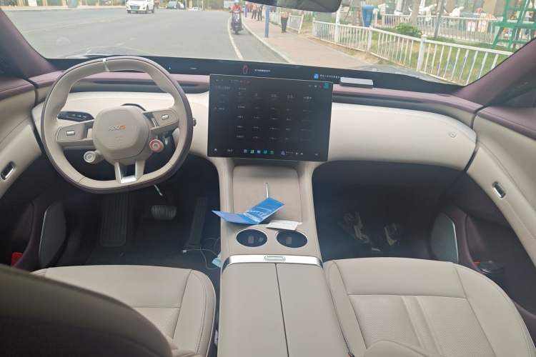Used Xiaomi Auto YU7 2025 Ultra-Long Range Rear-Wheel Drive Version Center Console