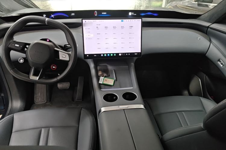 Used Xiaomi Auto YU7 2025 Ultra-Long Range High-Performance All-Wheel-Drive Max Edition Center Console