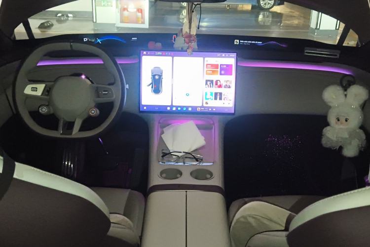 Used Xiaomi Auto YU7 2025 Ultra-Long Range Rear-Wheel Drive Version Center Console