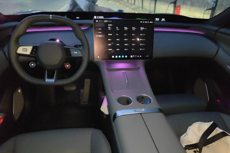 Used Xiaomi Auto YU7 2025 Ultra-Long Range Rear-Wheel Drive Version Center Console