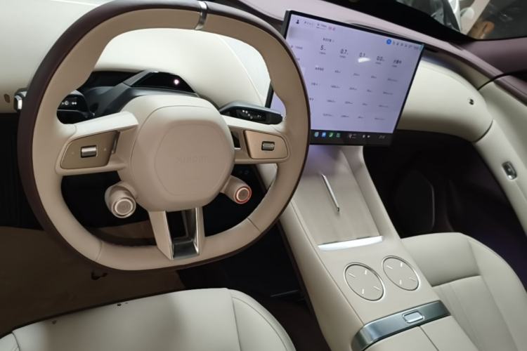 Used Xiaomi Auto YU7 2025 Ultra-Long Range Rear-Wheel Drive Version Center Console
