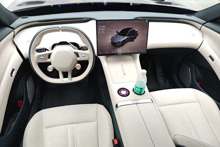 Used Xiaomi Auto YU7 2025 Ultra-Long Range Rear-Wheel Drive Version Center Console