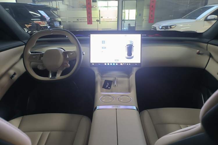 Used Xiaomi Auto YU7 2025 Ultra-Long Range High-Performance All-Wheel-Drive Max Edition Center Console