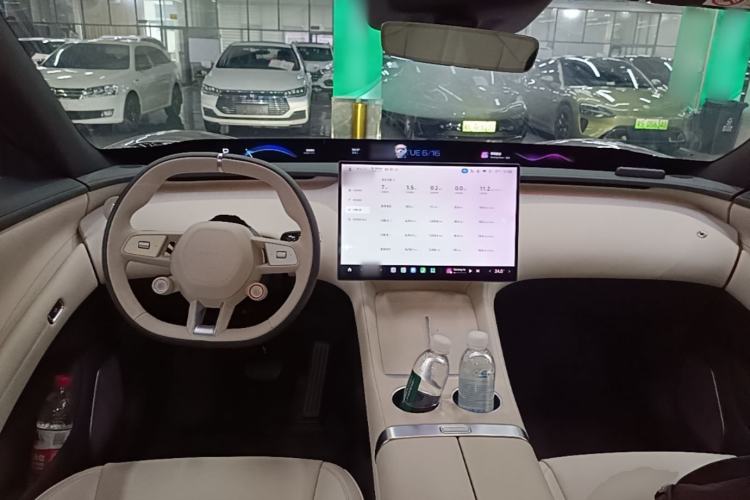 Used Xiaomi Auto YU7 2025 Ultra-Long Range Rear-Wheel Drive Version Center Console