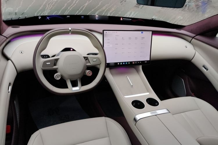 Used Xiaomi Auto YU7 2025 Ultra-Long Range High-Performance All-Wheel-Drive Max Edition Center Console