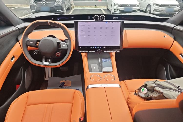 Used Xiaomi Auto YU7 2025 Ultra-Long Range High-Performance All-Wheel-Drive Max Edition Center Console