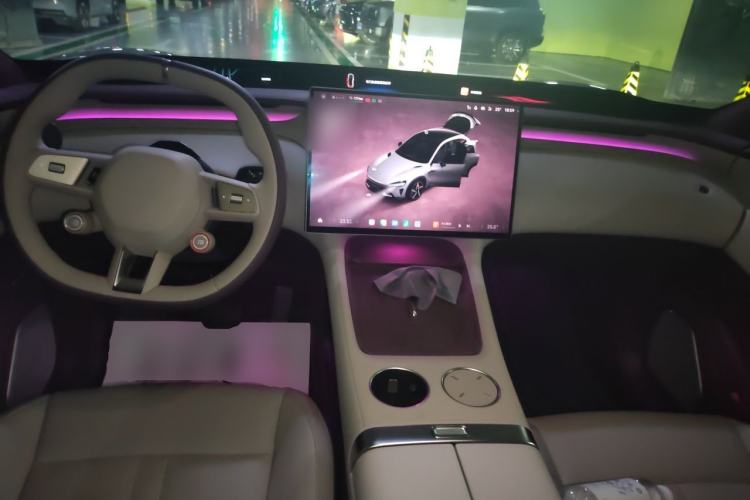 Used Xiaomi Auto YU7 2025 Ultra-Long Range High-Performance All-Wheel-Drive Max Edition Center Console
