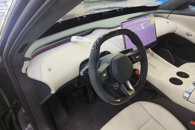 Used Xiaomi Auto YU7 2025 Ultra-Long Range High-Performance All-Wheel-Drive Max Edition Center Console