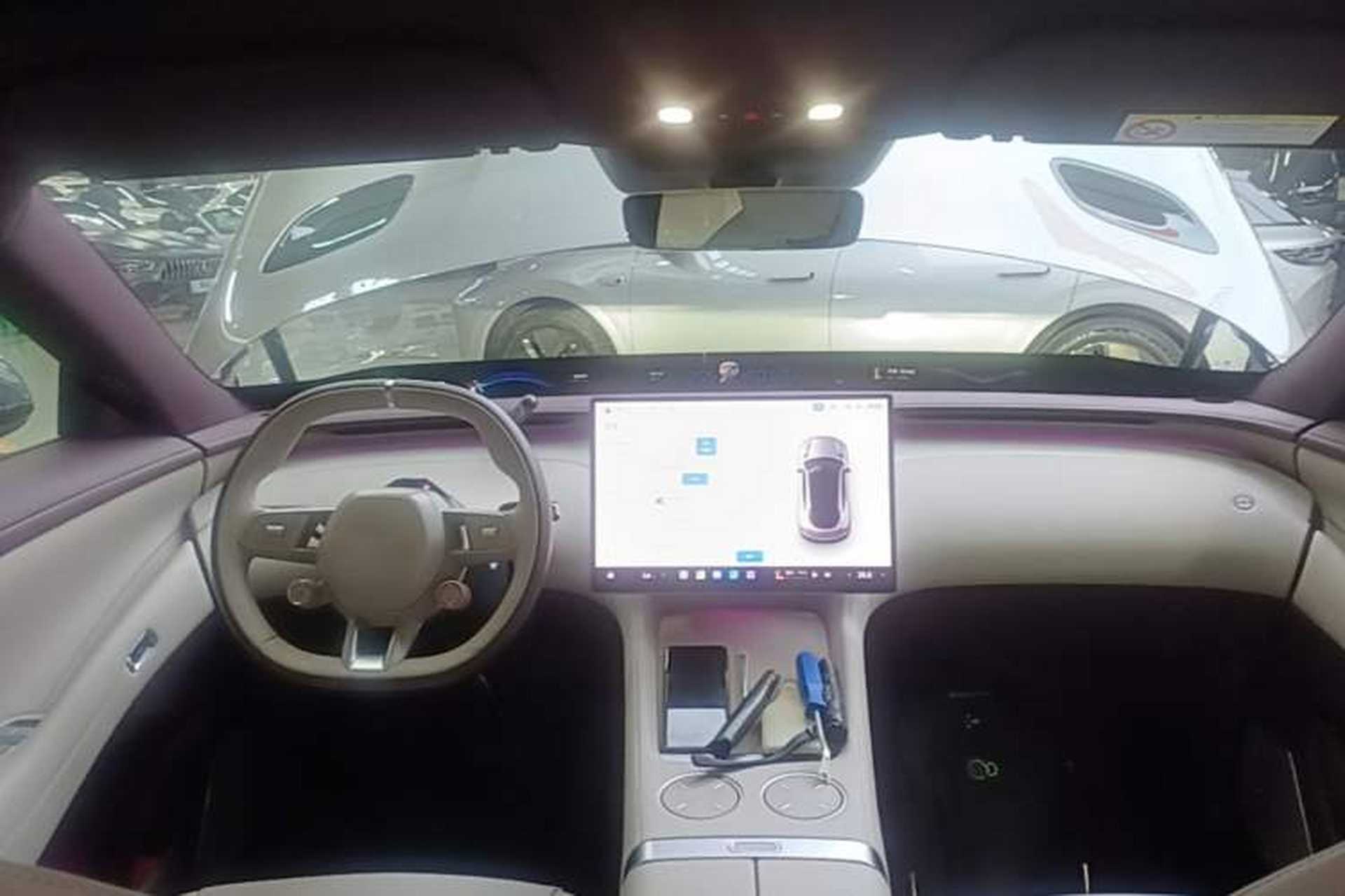 Used Xiaomi Auto YU7 2025 Ultra-Long Range Rear-Wheel Drive Version Center Console