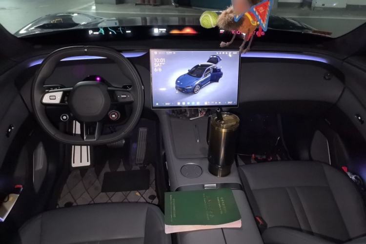 Used Xiaomi Auto YU7 2025 Ultra-Long Range High-Performance All-Wheel-Drive Max Edition Center Console