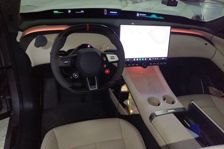 Used Xiaomi Auto YU7 2025 Ultra-Long Range High-Performance All-Wheel-Drive Max Edition Center Console