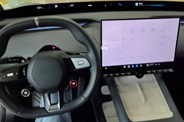 Used Xiaomi Auto YU7 2025 Ultra-Long Range Rear-Wheel Drive Version Center Console