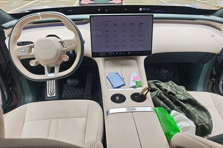 Used Xiaomi Auto YU7 2025 Ultra-Long Range High-Performance All-Wheel-Drive Max Edition Center Console