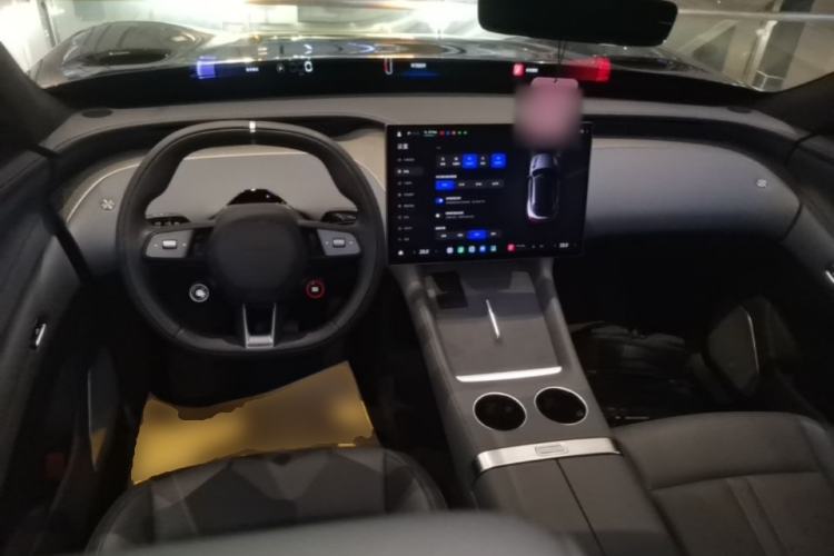 Used Xiaomi Auto YU7 2025 Ultra-Long Range High-Performance All-Wheel-Drive Max Edition Center Console