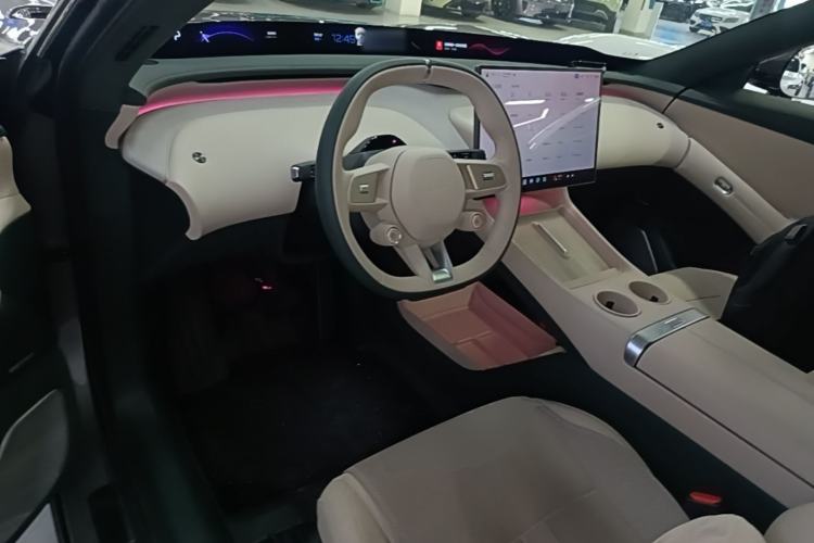 Used Xiaomi Auto YU7 2025 Ultra-Long Range High-Performance All-Wheel-Drive Max Edition Center Console