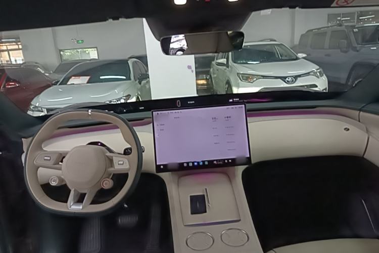 Used Xiaomi Auto YU7 2025 Ultra-Long Range High-Performance All-Wheel-Drive Max Edition Center Console