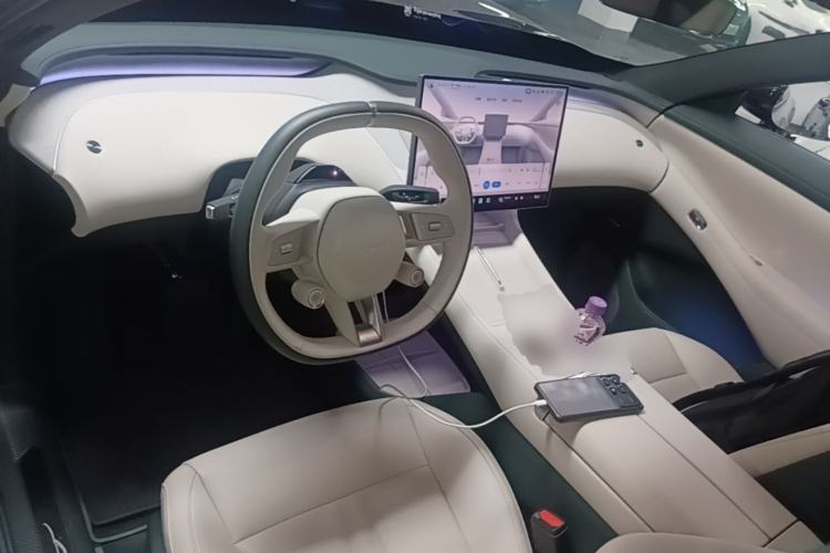 Used Xiaomi Auto YU7 2025 Ultra-Long Range Rear-Wheel Drive Version Center Console
