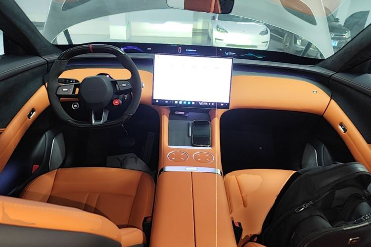 Used Xiaomi Auto YU7 2025 Ultra-Long Range High-Performance All-Wheel-Drive Max Edition Center Console