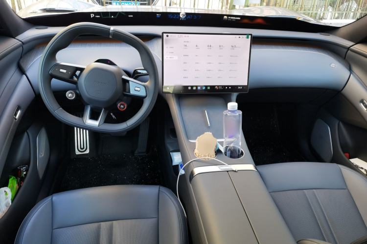 Used Xiaomi Auto YU7 2025 Ultra-Long Range Rear-Wheel Drive Version Center Console