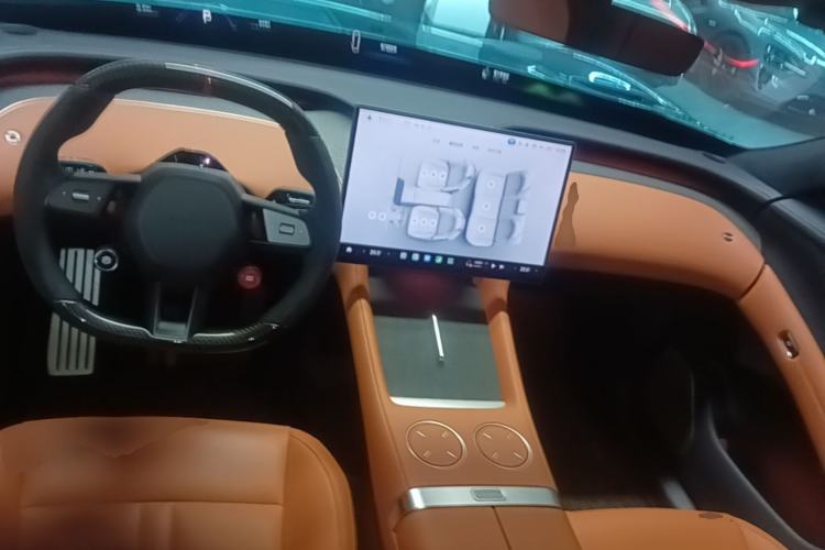 Used Xiaomi Auto YU7 2025 Ultra-Long Range High-Performance All-Wheel-Drive Max Edition Center Console