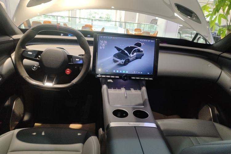 Used Xiaomi Auto YU7 2025 Ultra-Long Range High-Performance All-Wheel-Drive Max Edition Center Console