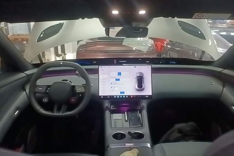 Used Xiaomi Auto YU7 2025 Ultra-Long Range Rear-Wheel Drive Version Center Console