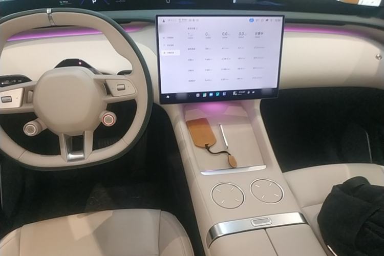 Used Xiaomi Auto YU7 2025 Ultra-Long Range High-Performance All-Wheel-Drive Max Edition Center Console