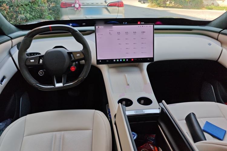 Used Xiaomi Auto YU7 2025 Ultra-Long Range High-Performance All-Wheel-Drive Max Edition Center Console
