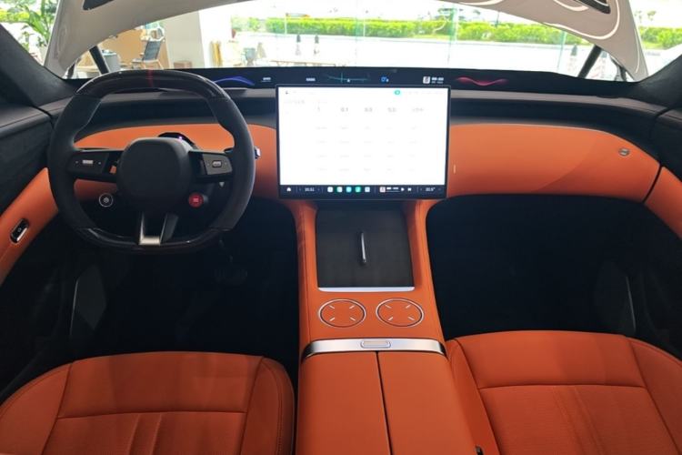 Used Xiaomi Auto YU7 2025 Ultra-Long Range High-Performance All-Wheel-Drive Max Edition Center Console