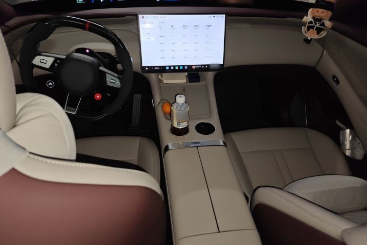 Used Xiaomi Auto YU7 2025 Ultra-Long Range High-Performance All-Wheel-Drive Max Edition Center Console