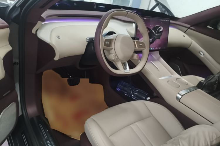 Used Xiaomi Auto YU7 2025 Ultra-Long Range High-Performance All-Wheel-Drive Max Edition Center Console