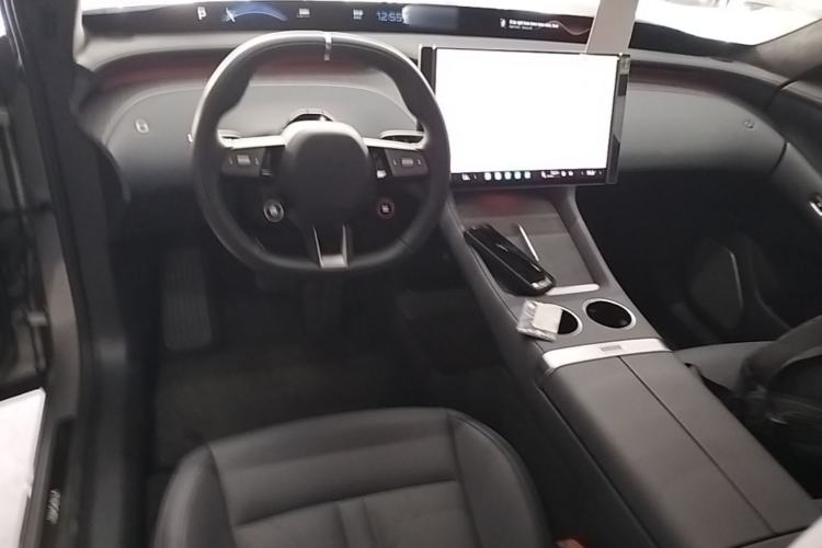 Used Xiaomi Auto YU7 2025 Ultra-Long Range High-Performance All-Wheel-Drive Max Edition Center Console