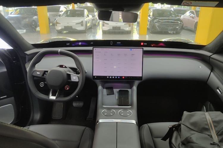 Used Xiaomi Auto YU7 2025 Ultra-Long Range High-Performance All-Wheel-Drive Max Edition Center Console
