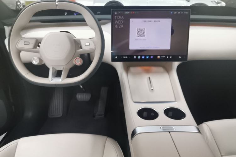 Used Xiaomi Auto YU7 2025 Ultra-Long Range High-Performance All-Wheel-Drive Max Edition Center Console