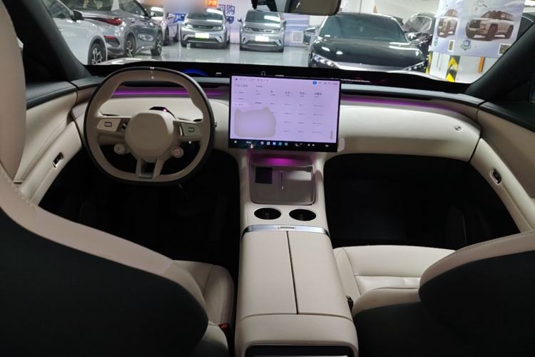 Used Xiaomi Auto YU7 2025 Ultra-Long Range Rear-Wheel Drive Version Center Console